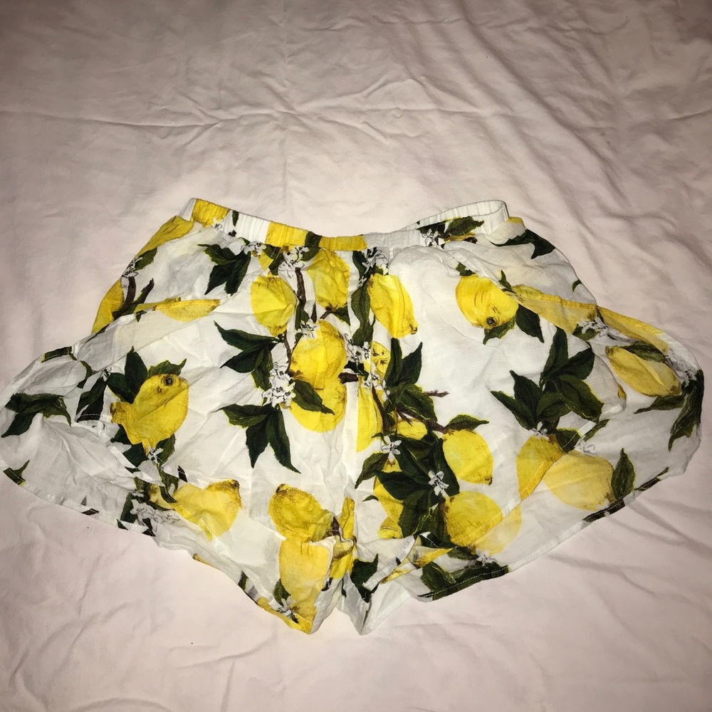 TOBI lemon shorts size S